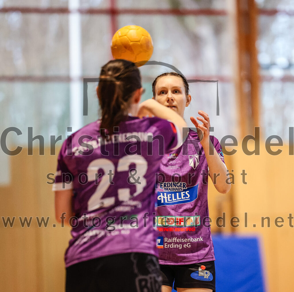 2024-03-09_028_SpVgg_Altenerding_gegen_Eintracht_Dachau-Karlsfeld | Erding, Deutschland, 09.03.2024:
Handball, Bezirksoberliga Frauen Altbayern 2023 / 2024, 17. Spieltag, SpVgg Altenerding gegen Eintracht Dachau-Karlsfeld, Endergebnis: 26:25

Katharina Künstner (SpVgg Altenerding, #23), Julia Kranich (SpVgg Altenerding, #9)

Foto: Christian Riedel / fotografie-riedel.net