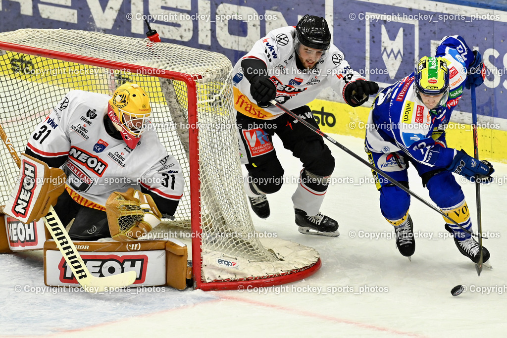 EC IDM Wärmepumpen VSV vs. Pioneers Vorarlberg | #31 David Madlener Pioneers Vorarlberg, #15 Mark Mußbacher Pioneers Vorarlberg, #72 John Hughes EC VSV, EC IDM Wärmepumpen VSV vs. Pioneers Vorarlberg, EC IDM WÄRMEPUMPEN VSV vs. Pioneers Vorarlberg am 03.10.2025 in Villach (Stadthalle Villach), Austria, (Photo by Bernd Stefan)
