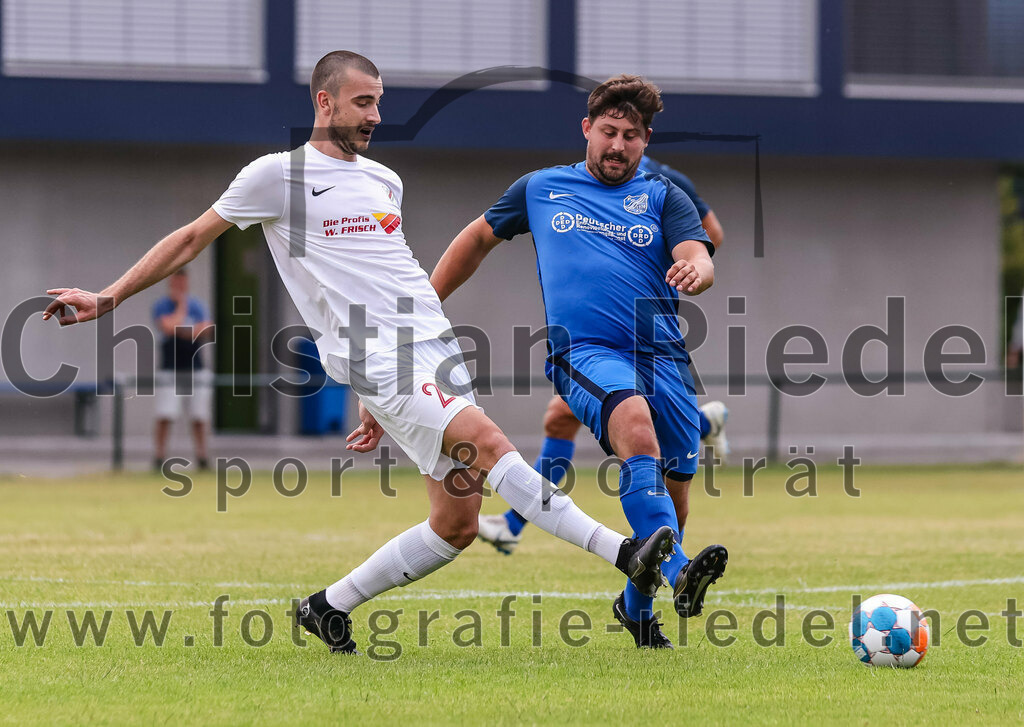 2023-06-30_081_FC_Langengeisling_gegen_VfB_Forstinning | Erding, Deutschland, 30.06.2023:
Fußball, Bezirksliga Oberbayern Ost 2023 / 2024, Testspiel, FC Langengeisling gegen VfB Forstinning, Endergebnis: 3:0

Luka Topic (VfB Forstinning, #25), Florian Rupprecht (FC Langengeisling, #11)

Foto: Christian Riedel / fotografie-riedel.net