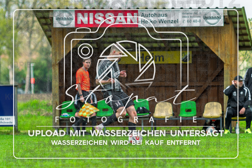 DZC_0748-Verbessert-RR | Justus Popp (FG Fulde-Stellichte #14) beim Herren Kreisliga HK Spiel zwischen FG Fulde-Stellichte und TSV Wietzendorf im Fulder Zentralstadion, Fulde (Simon Paul Stopat) - Realisiert mit Pictrs.com