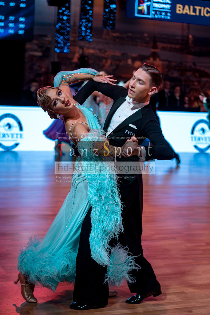 20251214_Baltic-Trophy_2530-2 | Tanzsportbilder, Standardtanz, Lateintanz, WDSF, DTV, LTVB, dancecomp, goc, hessen tanzt, blaues band der spree, walzer, tango, wiener walzer, slowfox, quickstepp, samba, rumba, cha-cha-cha, paso doble. jive, hd-kroft photography, turniertanzsport