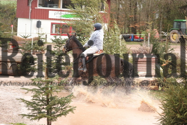 Altensteig_2023_Prfg.Nr.04_Stil-Geländeritt_Kl.L_Jana Lohausen_Hannah 70 (11) | Alle Fotos der Reiterjournal Fotografin Doris Matthaes im Reiterjournal Online-Fotoshop. - Realized with Pictrs.com