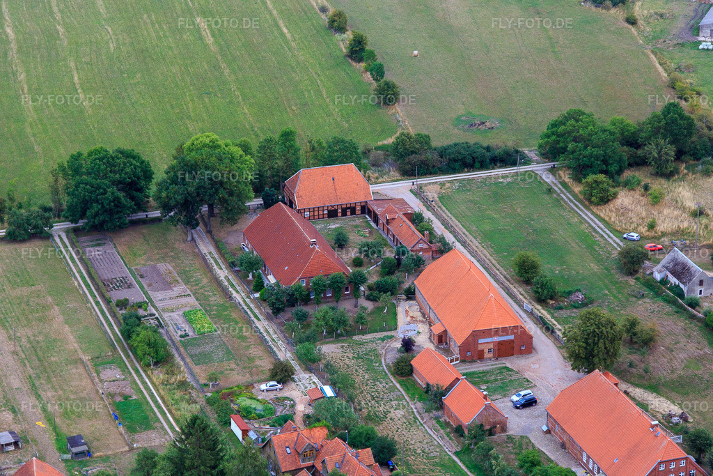 Luftbild: Hof an der Elbstr im Ortsteil Stiepelse in Amt Neuhaus im Bundesland Niedersachsen in Deutschland. Foto: IMG_109974.jpg vom 15.08.2018 durch Werner Riehm/FLY-FOTO.de