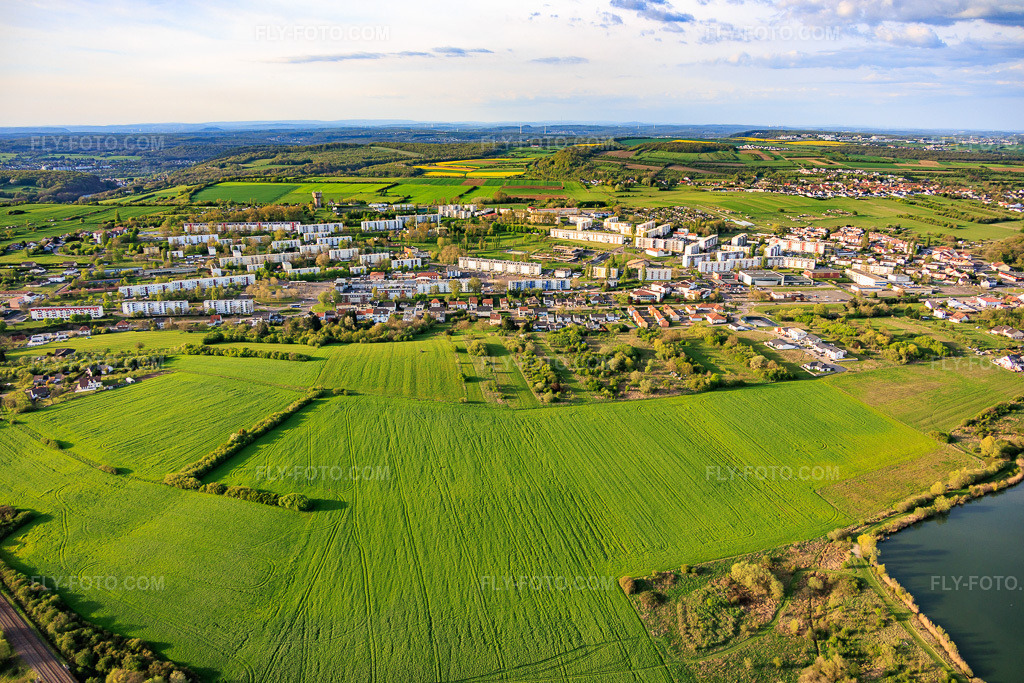 Aerial view: View of the town from the south in Farébersviller in the state Moselle, France.Photo: IMG_154664.jpg taken on 04/17/2026 by Werner Riehm/FLY-FOTO.comResolution of the original: 6000 x 4000 px