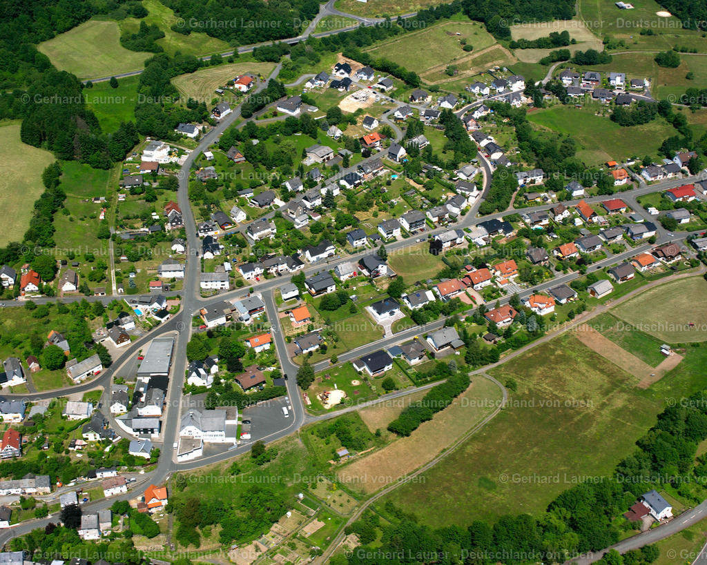 2610721 | BEILSTEIN 09.06.2006 Wohngebiet einer Einfamilienhaus- Siedlung  in Beilstein im Bundesland Hessen, Deutschland // Single-family residential area of settlement  in Beilstein in the state Hesse, Germany Foto: Gerhard Launer