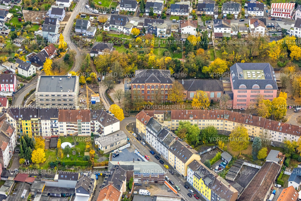 Hagen251102374 | Luftbild, Gustav-Heinemann-Schule, rosafarbenes Gebäude, herbstliche Bäume, Eilpe, Hagen, Ruhrgebiet, Nordrhein-Westfalen, Deutschland