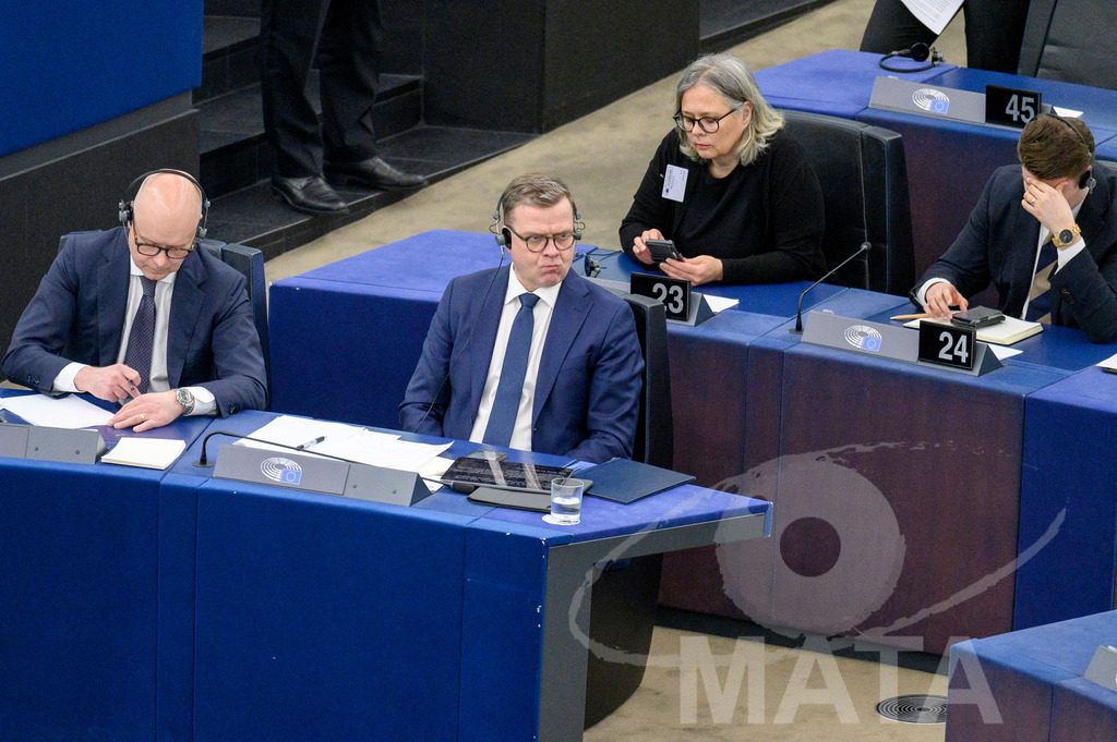 _DWI6335 | Der finnische Ministerpräsident Petteri Orpo hört sich Reden von Europaabgeordneten im Rahmen der Debatte „Das ist Europa“ an in EU Parlement in Straßburg, 13.03.2024 - Realisiert mit Pictrs.com
