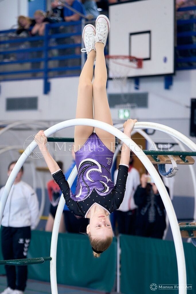 2024-06-21-B-DSC00860 | Professionelle Sportfotografie in Hamburg, Schleswig-Holstein und Niedersachsen – spezialisiert auf Rhönrad, Geräteturnen, Leistungsturnen und rhythmische Sportgymnastik. Bundesweite Begleitung von Rhönrad-Events. Jetzt Sport-Fotos - Realisiert mit Pictrs.com