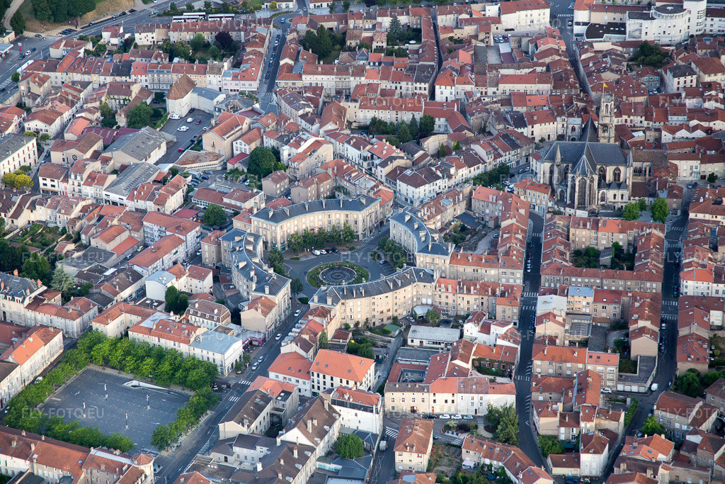 Vue aérienne: Vue de la ville à Toul dans le département Meurthe et Moselle, France. Photo: IMG_083491.jpg prise le 13/07/2015 par Werner Riehm/FLY-FOTO.euRésolution de l'original: 5472 x 3648 px