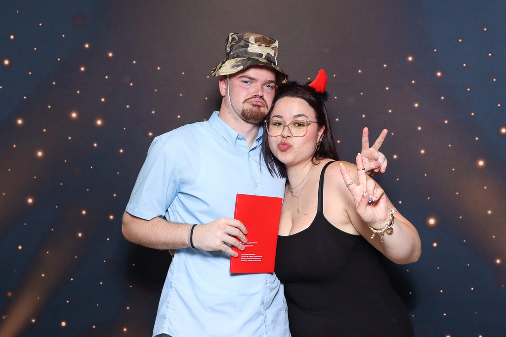 ZD260628112736-159 | Fotoshop von zweidimensional Fotografie. Ihr Fotograf im Aargau. Abzüge von Ihrem Fotobox Event bestellen.Abzüge von Ihrem Hochzeit bestellen.Abzüge von Ihrem Schulfotograf bestellen.