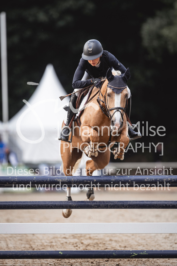 240906_BuCha_PonyA-5j-127 | Deine schönsten Turniermomente als professionelle Fotos! Entdecke hochwertige Pferdesport-Fotografie im Online-Shop. Jetzt Fotos finden & bestellen!