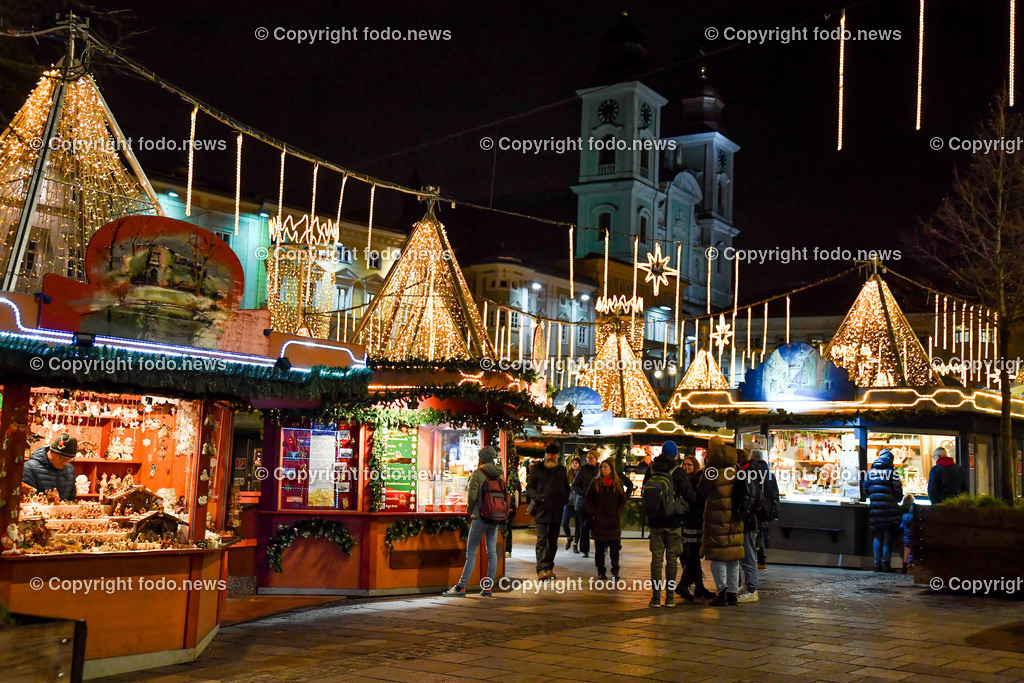 Christkindlmarkt_ Hauptplatz Linz_ 23.11.2022-8 | 23.11.2022, Linz, AUT, Christkindlmarkt, Hauptplatz Linz, Weihnachtsdekoration, im Bild Christkindlmarkt, Hauptplatz Linz, Huetten, Standln