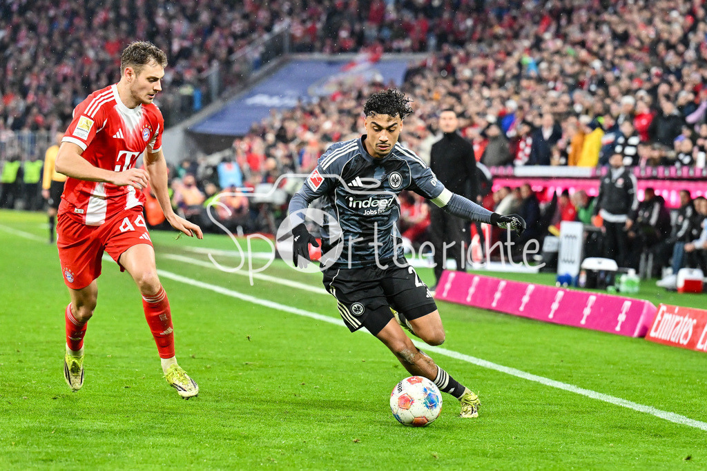 FC Bayern München - Eintracht Frankfurt | MUNICH, GERMANY - 21. FEBRUARY: im Duell Josip STANISIC (FC Bayern Munich 44) und Nathaniel BROWN (Eintracht Frankfurt 21) während dem Bundesligamatch zwischen dem FC Bayern München und der SG Eintracht Frankfurt am 23. Spieltag in der Allianz Arena / DFL REGULATIONS PROHIBIT ANY USE OF PHOTOGRAPHS AS IMAGE SEQUENCES AND/OR QUASI-VIDEO
