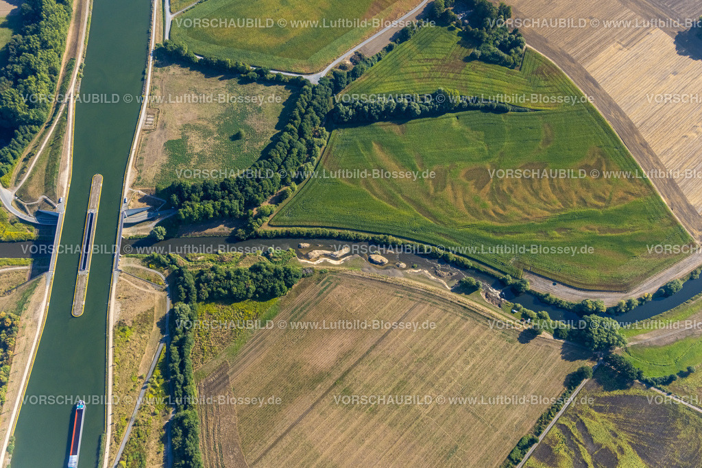Olfen220805708Lippe | Luftbild, Kanalbrücke Lippe Neue Fahrt, Dortmund-Ems-Kanal, Binnenschifffahrt, NSG Lippeaue, Fluss- und Auenentwicklung der Lippe Vogelsang, Renaturierung, Stadtgrenze Olfen-Datteln, Pelkum, Datteln, Ruhrgebiet, Nordrhein-Westfalen, Deutschland