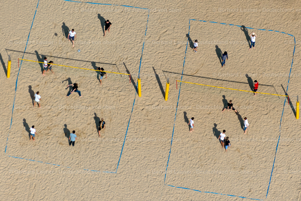 4039159 | LEIPZIG 14.09.2020 Sandfläche des Volleyball- Sportplatzes Erholungspark Lößnig-Dölitz im Ortsteil Lößnig in Leipzig im Bundesland Sachsen, Deutschland. // Sand area of a??a??the volleyball sports field recreation park Loessnig-Doelitz in the district Loessnig in Leipzig in the state Saxony, Germany. Foto: Gerhard Launer