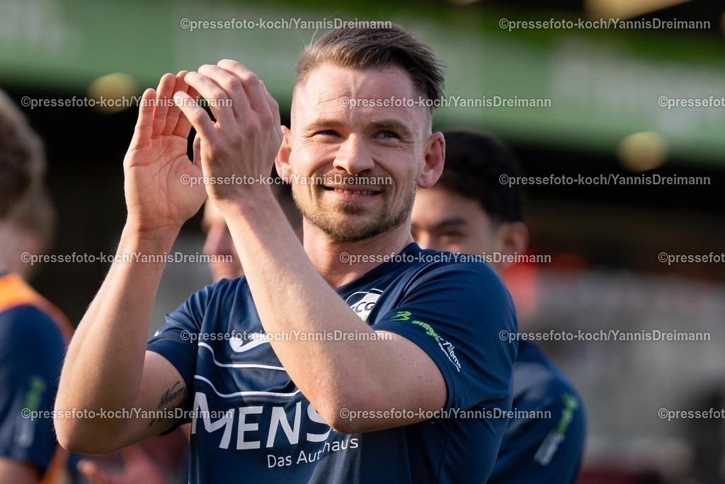 xYDR08032501032 | 08.03.2025, xydrx, Fußball, Fortuna Düsseldorf II (U23) - FC Gütersloh, Regionalliga West, Paul-Janes-Stadion: Kevin Freiberger (FC Gütersloh #19) klatschend, freut sich