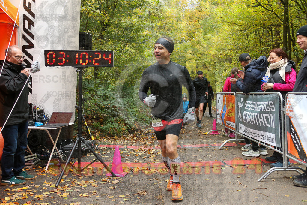 251026_1312_EX1_2825 | Sportfotografie im Rhein-Sieg Kreis, Köln, Bonn, NRW, Rheinland Pfalz, Hessen, etc. Unser Tätigkeitsfeld umfasst den Laufsport vom Volkslauf über den Marathon, Duathlon, Triathon bis zum Ultralauf wie Kölnpfad Ultra oder Schindertrail.