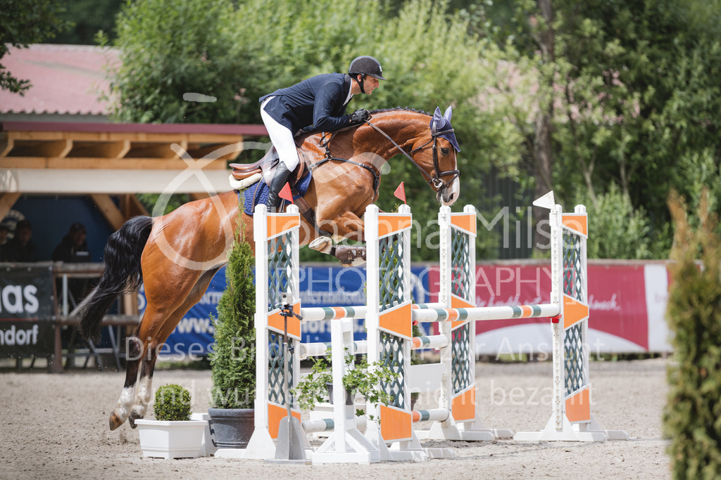 220614_Mühlen_SprPfL-557 | Late Entry Mühlen
Springpferdeprüfung Kl.L 4-7j. gl. Einlaufprüfung für 5j.Pferde
14.06.2022