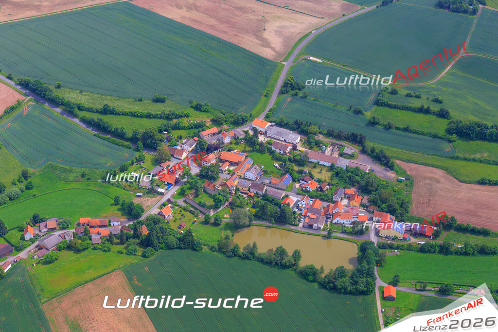 Die Luftaufnahme der Stadt Maroldsweisach wurde vom UL-Flugzeug heraus erstellt ( keine Drohne )- hohe Auflösung für beste Qualität