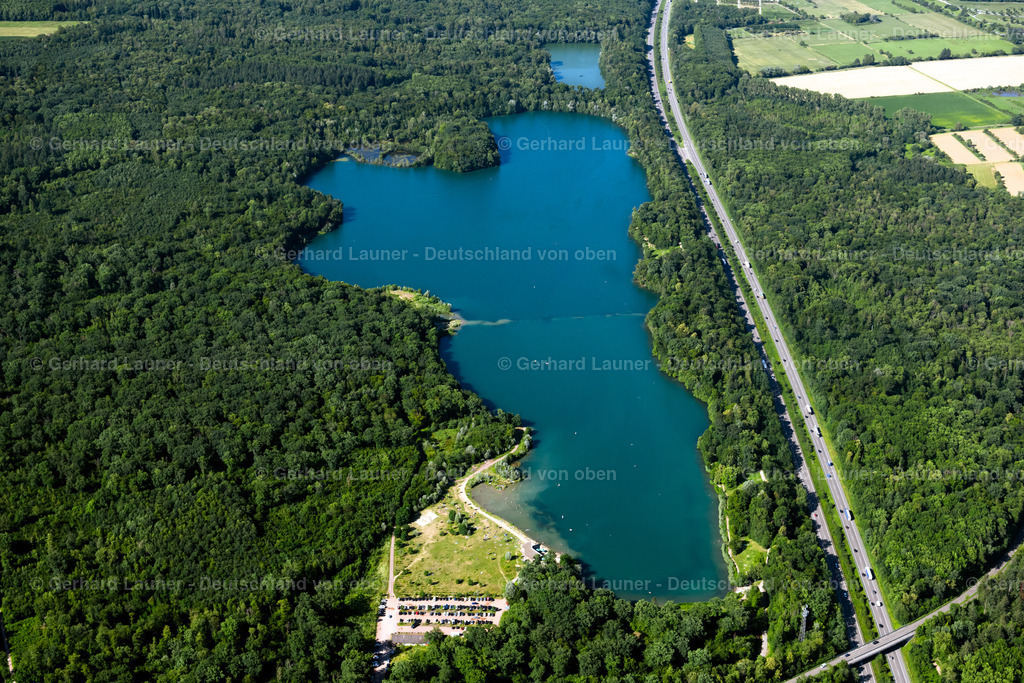 4033985 | OPFINGEN 30.06.2020 Waldgebiete am Ufer des See " Opfinger See " in Opfingen im Bundesland Baden-Württemberg, Deutschland. // Forests on the shores of Lake " Opfinger See " in Opfingen in the state Baden-Wuerttemberg, Germany. Foto: Gerhard Launer
