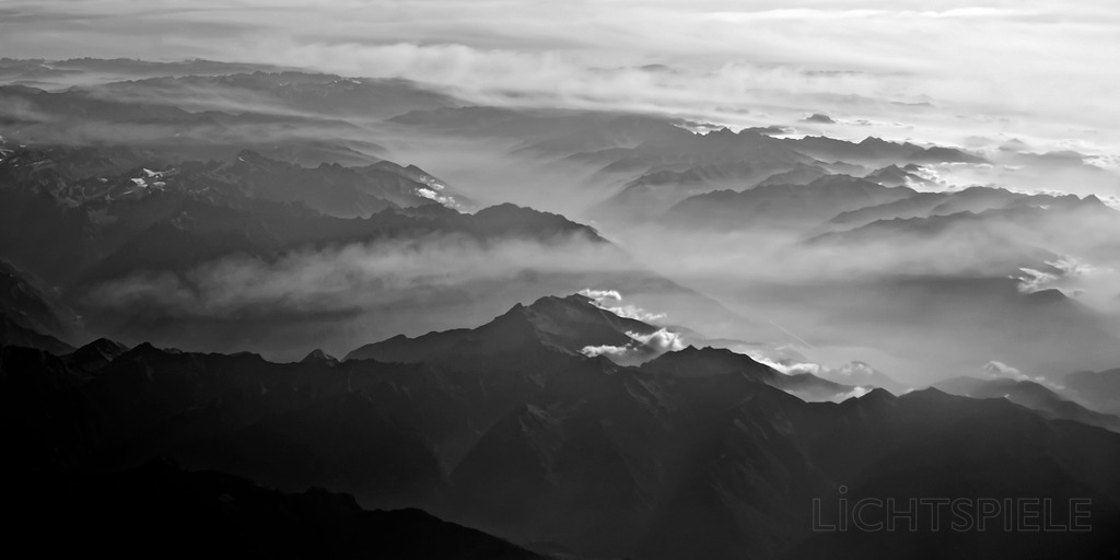 Weite und Licht | Alpen und Wolken - Realisiert mit Pictrs.com