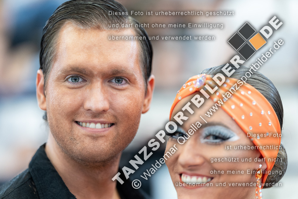 20240406-05317 | Hier finden Sie Tanz Bilder vom Latein und Standard Formationen tanzen. Sportbilder vom Tanzsport. Schöne Fotos und von Weltmeisterschaft, Europameisterschaft, Bundesliga, Regionalliga, Oberliga und Landesliga sowie von GOC Stuttgart, DanceComp, WM Bremen