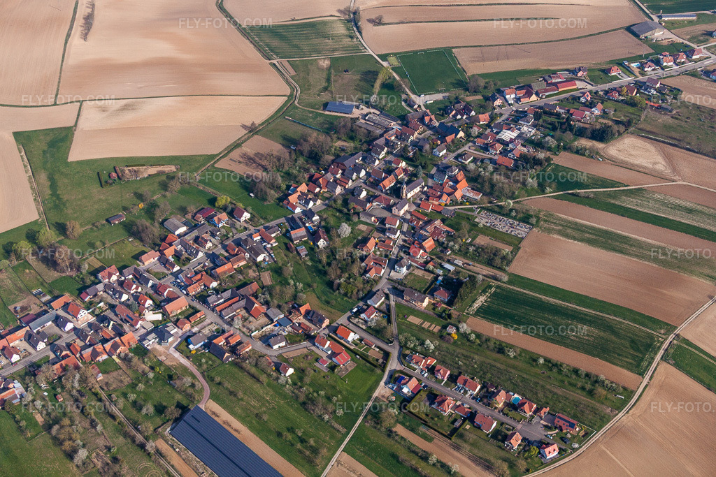 Aerial view: Agricultural fields and arable land in Siegen in the state Bas-Rhin, France.Photo: IMG_63820.jpg taken on 03/30/2014 by Werner Riehm/FLY-FOTO.comResolution of the original: 4752 x 3168 px
