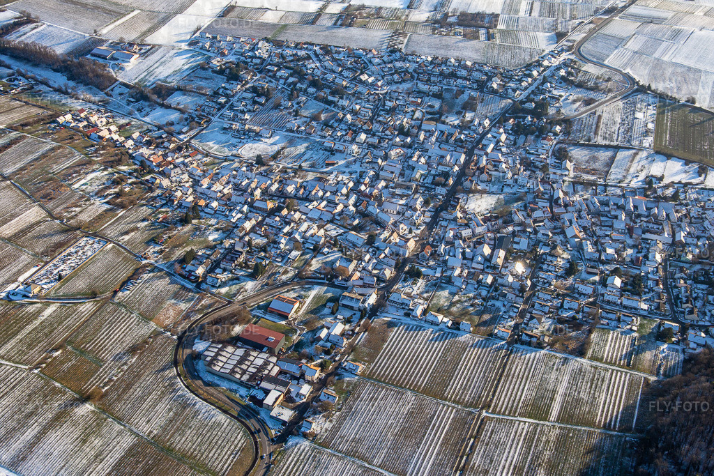 im Winter bei Schnee | Luftbild: im Winter bei Schnee in Oberotterbach im Bundesland Rheinland-Pfalz in Deutschland. Foto: IMG_139703.jpg vom 16.01.2024 durch ©2025 Werner Riehm fly-foto.de/copyright - Realisiert mit Pictrs.com
