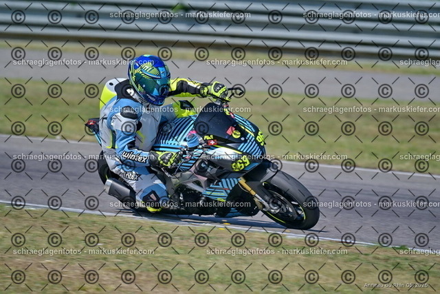 26BT02-0108 | markuskiefer.com - Realisiert mit Pictrs.com