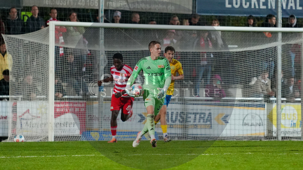 Fußball, Herren, Saison 2025/2026, Testspiel, Freundschaftsspiel, FSV 63 Luckenwalde vs. 1.FC Union Berlin, Mittwoch 08.10.2025, Werner-Seelenbinder-Stadion Luckenwalde, | Fußball, Herren, Saison 2025/2026, Testspiel, Freundschaftsspiel, FSV 63 Luckenwalde vs. 1.FC Union Berlin, Mittwoch 08.10.2025, Werner-Seelenbinder-Stadion Luckenwalde, Im Bild: Matheo Raab (Union) - Realisiert mit Pictrs.com