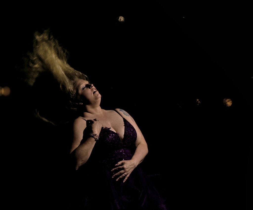 2025-06-02-211308_DSC00777 | Martin Fiedler Fotografie - Ausdrucksstarke Portraits im Raum Nürnberg - Realisiert mit Pictrs.com