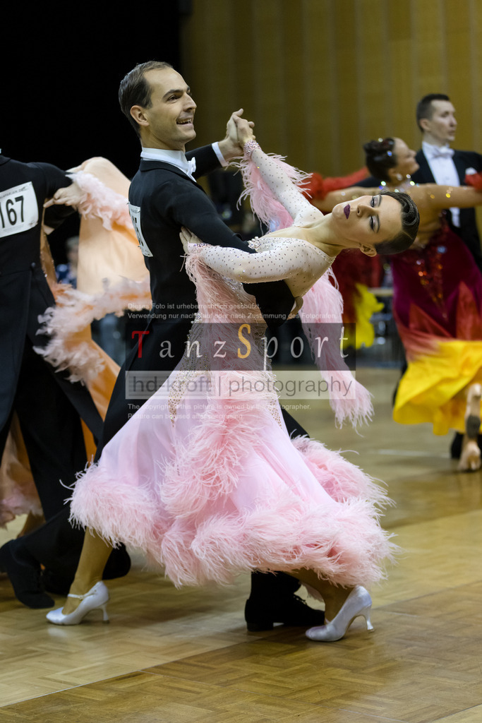 20241102_DC_HGR_Std_08480 | Tanzsportbilder, Standardtanz, Lateintanz, WDSF, DTV, LTVB, dancecomp, goc, hessen tanzt, blaues band der spree, walzer, tango, wiener walzer, slowfox, quickstepp, samba, rumba, cha-cha-cha, paso doble. jive, hd-kroft photography, turniertanzsport