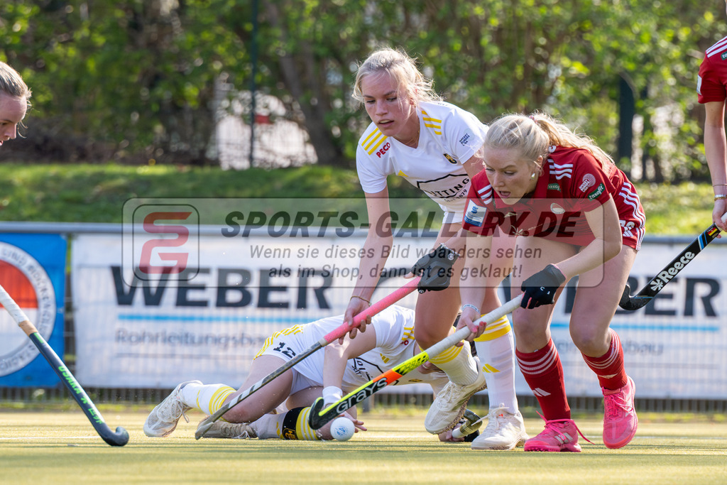 SFE_20260322_0059 | Köln, Deutschland, 22.03.26: Feldhockey 1. Bundesliga Damen zwischen Rot-Weiss Köln - Harvestehuder HTC im REWE Sportpark am 22.03.2026 in Köln, Deutschland. (Foto von Stephan Fehrmann)Köln, Germany, 22.03.26: Feldhockey 1. Bundesliga Damen between Rot-Weiss Köln - Harvestehuder HTC in REWE Sportpark at 22.03.2026 in Köln, Deutschland. (Foto from Stephan Fehrmann)