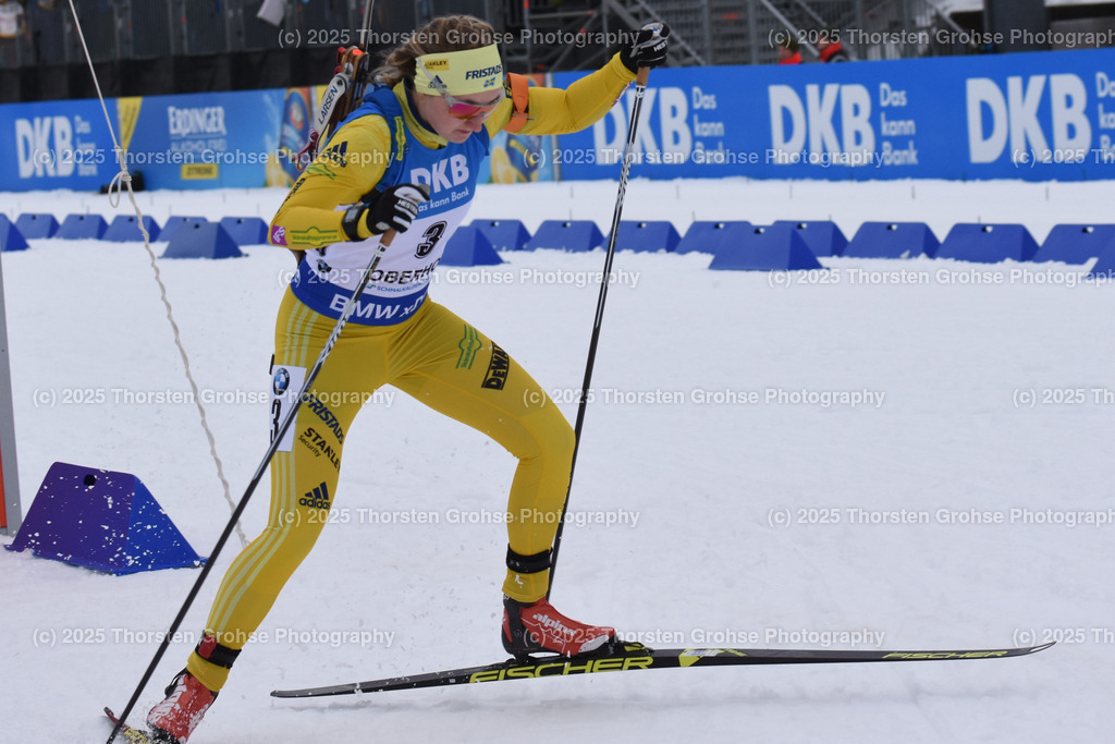 IBU WC Biathlon Oberhof 2018 | NILSSON Emma (SWE) beim Start; IBU WC Biathlon Oberhof 2018, 7.5 km Sprint Frauen am 04.01.2018 in der DKB Ski Arena in Oberhof, (Deutschland) - Realisiert mit Pictrs.com