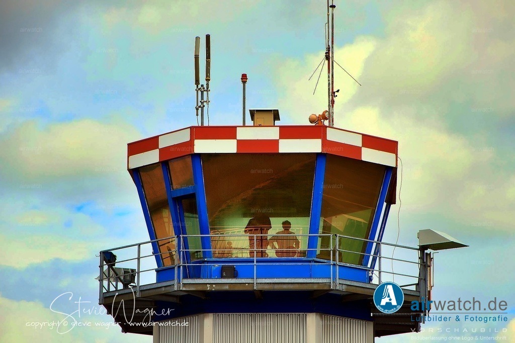 Flugplatz-Husum-airwatch-wagner152 | Entdecken Sie atemberaubende Luftbilder und Fotografien auf airwatch.de - Tauchen Sie ein in eine Welt voller faszinierender Aufnahmen aus der Vogelperspektive.