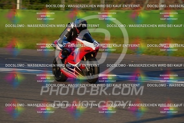 2022_05_09_PBK_19897 | Sportfotografie; SlowMotion; Video; Rennstrecke; Hafeneger; Speer; Racing; RSE; BMW; CBO; Trackday; Motorsportarena; Hockenheimring; Brno; Most; Barcelona; Valencia