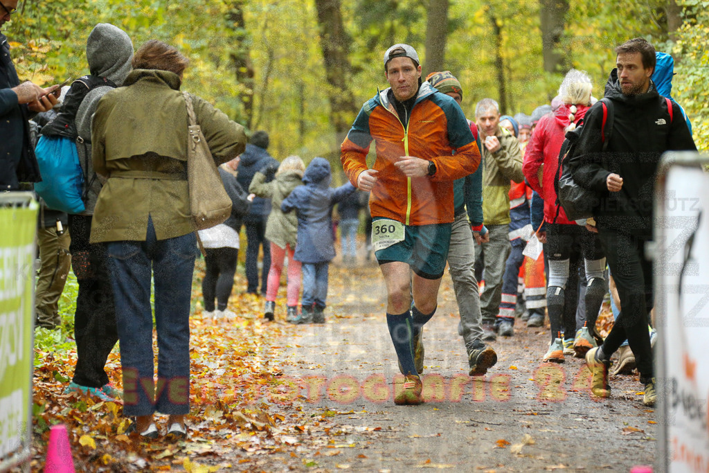 251026_1319_EX1_3209 | Sportfotografie im Rhein-Sieg Kreis, Köln, Bonn, NRW, Rheinland Pfalz, Hessen, etc. Unser Tätigkeitsfeld umfasst den Laufsport vom Volkslauf über den Marathon, Duathlon, Triathon bis zum Ultralauf wie Kölnpfad Ultra oder Schindertrail.