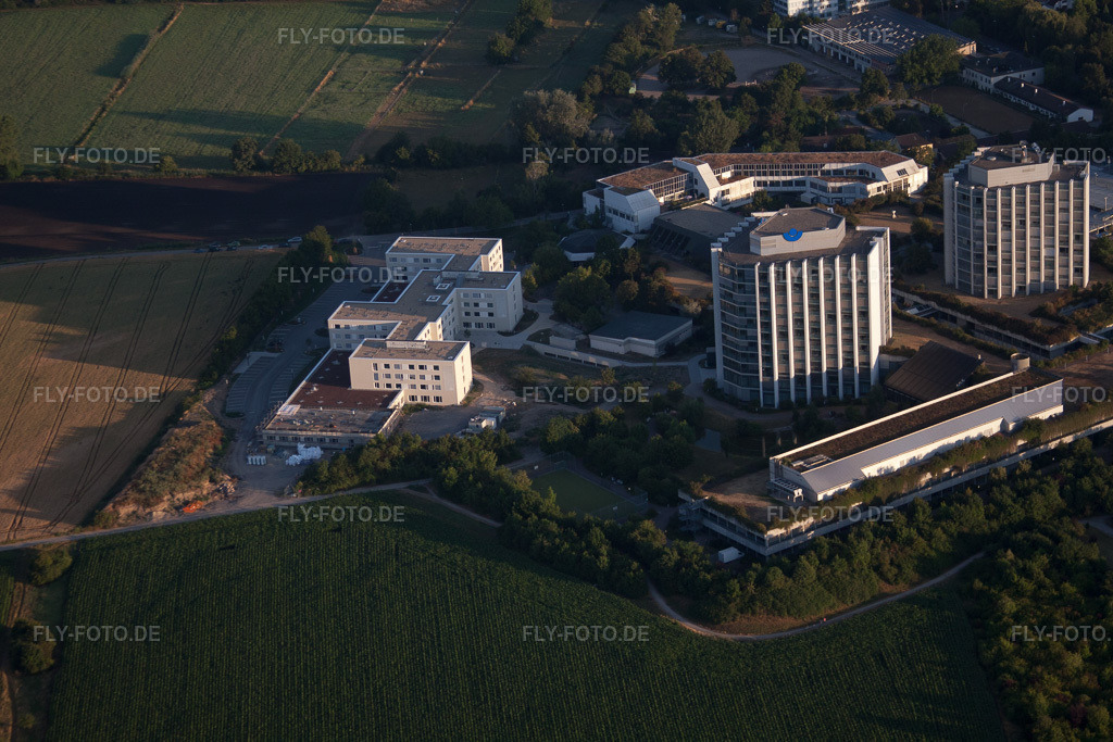 Luftbild: BG Klinik Ludwigshafen von Süden bei Sonnenaufgang http://www.bgu-ludwigshafen.de/ im Ortsteil Oggersheim in Ludwigshafen im Bundesland Rheinland-Pfalz in Deutschland. Foto: IMG_69388.jpg vom 04.07.2014 durch Werner Riehm/FLY-FOTO.de