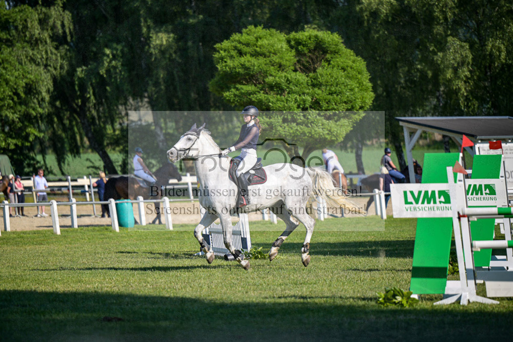 Reitturnier Voxtrup | Entdecke hochwertige Reitturnierfotos von Foto Oger. Professionell, emotional und authentisch – jetzt Lieblingsmomente im Shop bestellen.Deutschlandweite Turnierfotografie. - Realisiert mit Pictrs.com