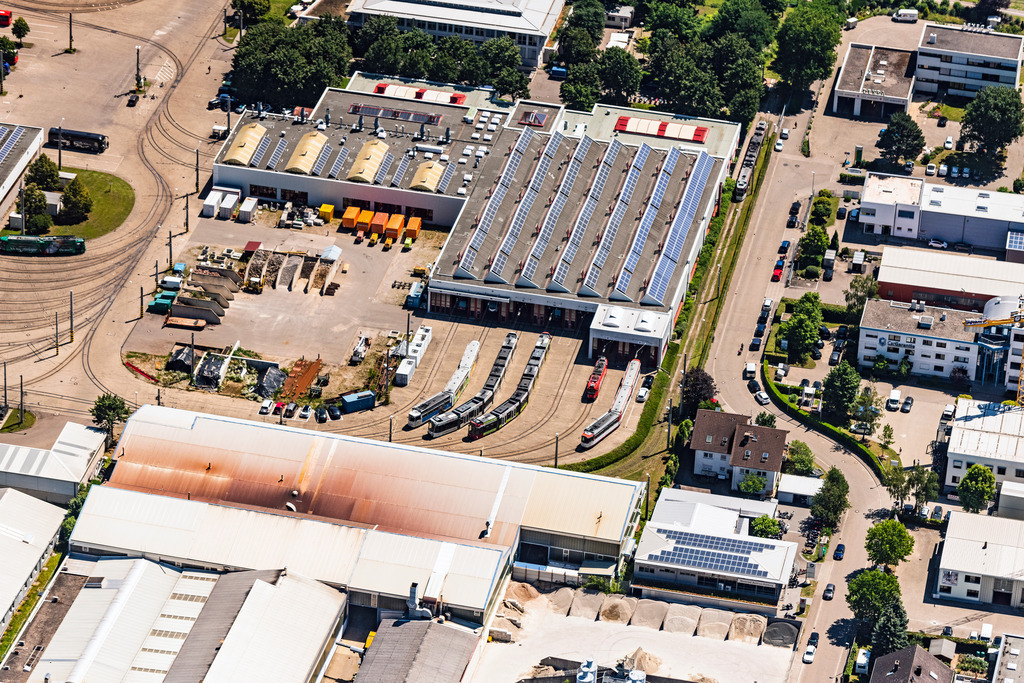 dr__dsc4320.jpg | FREIBURG IM BREISGAU 20.06.2018 Nahverkehrs- und Tram- Straßenbahn- Depot der Städtischen Verkehrsbetriebe " Freiburger Verkehrs AG " im Ortsteil Sankt Georgen in Freiburg im Breisgau im Bundesland Baden-Württemberg, Deutschland. Weiterführende Informationen bei: Freiburger Verkehrs AG. // Tram depot of the Municipal Transport Company " Freiburger Verkehrs AG " in the district Sankt Georgen in Freiburg im Breisgau in the state Baden-Wurttemberg, Germany. Further information at: Freiburger Verkehrs AG. Foto: Daniel Reiter