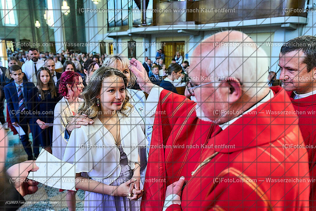 ALP2386_Pfarrfirmung Wieselburg_Sakrament der Firmung | (C)FotoLois.com, Alois Spandl, Pfarrfirmung in Wieselburg mit Firmspender Eduard Gruber (ehemaliger Generalvikar der Diözese St. Pölten), Sa 3. Juni 2023.