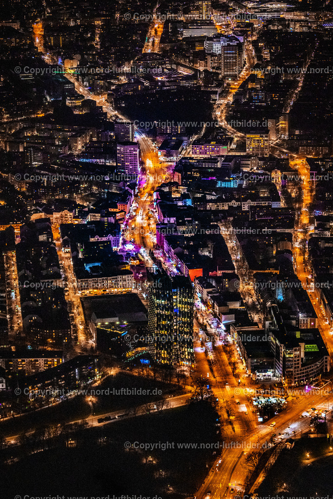 Hamburg_St_Pauli_Tanzende_Türme_Reeperbahn_Nachtaufnahme_ELS_6396060325 | HAMBURG 06.03.2025 Nacht- Lichter und Beleuchtung Hochhaus- Ensemble " Tanzende Türme " an der Ecke Reeperbahn - Zirkusweg im Ortsteil Sankt Pauli in Hamburg, Deutschland. Weiterführende Informationen bei: ARCOTEL Hotels & Resorts GmbH,  Hadi Teherani Architects GmbH,  Hillmer und Richter Architekten GmbH,  IQ Tower GmbH & Co. KG,  STRABAG AG,  TTG Betriebs GmbH & Co. KG. // Night lighting high-rise ensemble of " Tanzende Tuerme " on corner Reeperbahn - Zirkusweg in the district Sankt Pauli in Hamburg, Germany. Further information at: ARCOTEL Hotels & Resorts GmbH,  Hadi Teherani Architects GmbH,  Hillmer und Richter Architekten GmbH,  IQ Tower GmbH & Co. KG,  STRABAG AG,  TTG Betriebs GmbH & Co. KG. Foto: Martin Elsen
