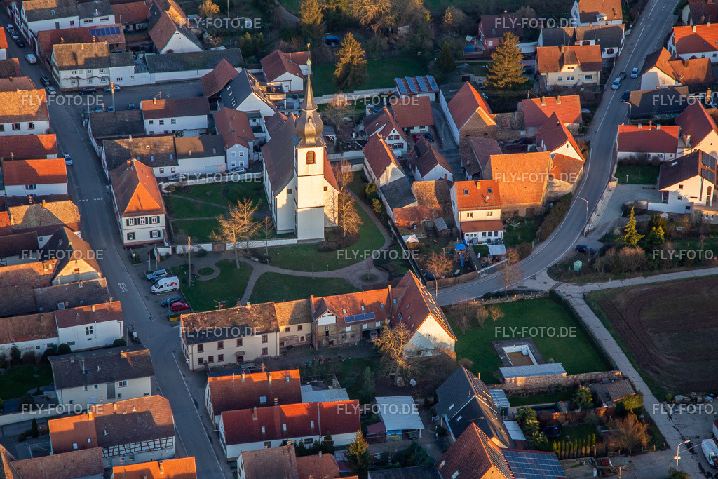 Kirche Freisbach am Kirchpark | Luftbild: Kirche Freisbach am Kirchpark in Freisbach im Bundesland Rheinland-Pfalz in Deutschland. Foto: IMG_135882.jpg vom 18.01.2023 durch ©2025 Werner Riehm fly-foto.de/copyright - Realisiert mit Pictrs.com