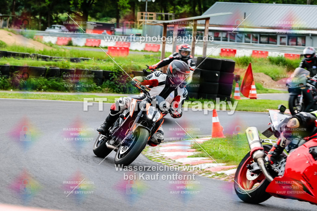 MotoTeamVBK-20065 | Hier findet Ihr Bilder von Touristenfahrten auf der Nürburgring Nordschleife oder von anderen Veranstaltungen die ich besucht habe. Viel Spass beim Durch Schauen 