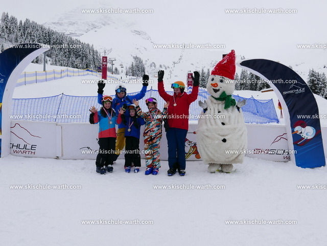 Gruppe Fine | Photos von der Skischule Warth - Realisiert mit Pictrs.com