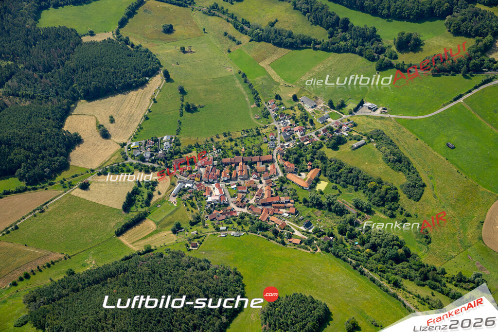 Das Luftbild zeigt :  Bechstedt - Die Luftaufnahme wurde 2024 vom UL-Flugzeug aus erstellt ( keine Drohne ) - Hochauflösende Luftaufnahme - Für grossformatige Ausdrucke geeignet. Die Geschenkidee !Mit Lizenz und Bildrechte bestellbar