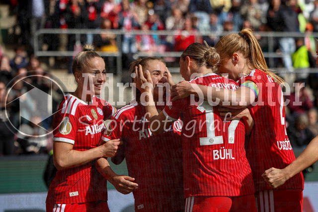 14.05.2026, GER, Fussball, Frauen, DFB-Pokal, Finale, Saison 2025/2026, VfL Wolfsburg - FC Bayern München | b31 Torjubel, jubelt nach ihrem Treffer zum 1:0 mit Klara Bühl (Bayern)
