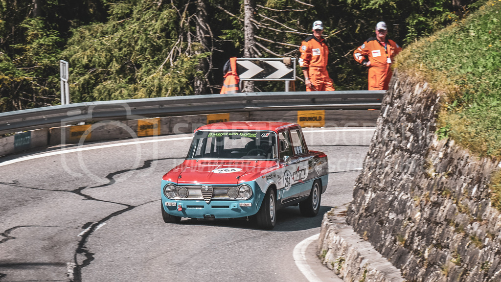 19. Arosa ClassicCar 2023 - 2. September 2023 | 19. Arosa ClassicCar 2023
Arosa, Schweiz
Rüegg Sandro aus Zürich mit der Startnummer 264 in einem Alfa Romeo Giulia TI Super, Jahrgang 1972, in der Klasse Classic Trophy.
@arosaclassiccar, @arosa.official, #arosaclassiccar, #arosa, #76curves, #classiccar
Bild: Sportfotografie Markus Aeschimann | www.markus-aeschimann.ch - Realisiert mit Pictrs.com