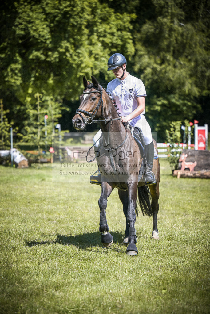 DOS_3951 | Entdecke hochwertige Reitturnierfotos von Foto Oger. Professionell, emotional und authentisch – jetzt Lieblingsmomente im Shop bestellen.Deutschlandweite Turnierfotografie. - Realisiert mit Pictrs.com
