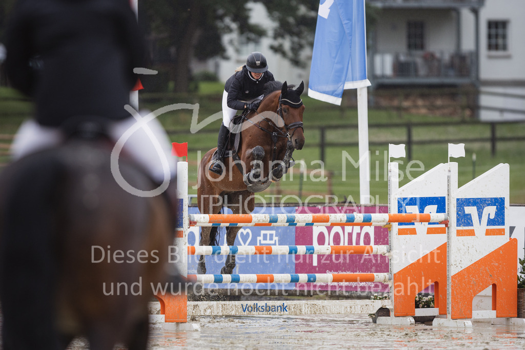 230727_BHO_M1-Spr_1-418 | Deine schönsten Turniermomente als professionelle Fotos! Entdecke hochwertige Pferdesport-Fotografie im Online-Shop. Jetzt Fotos finden & bestellen!